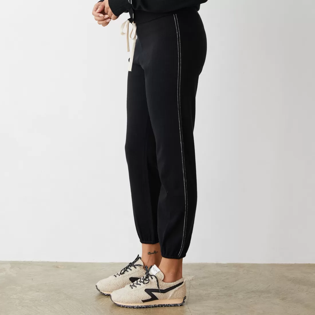 MONROW Soft Knit | Travel Essentials*Lightknit Contrast Stitch Vintage Sweat BLACK